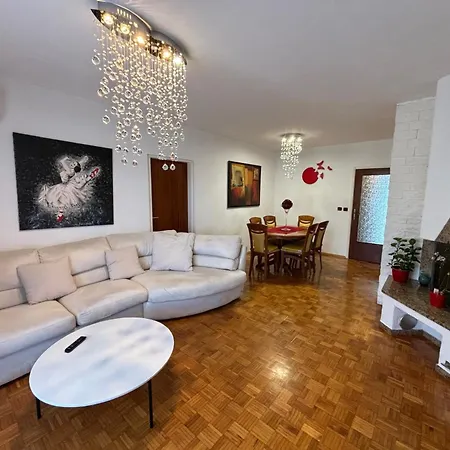 Pantos Apartment *
