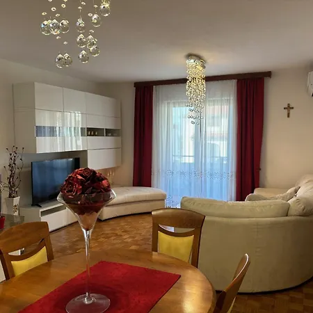 Pantos Apartment *
