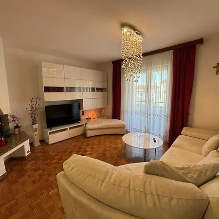Apartment Pantos *
